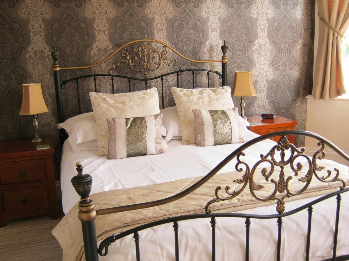 Autumn Leaves Guest House Уитби Екстериор снимка